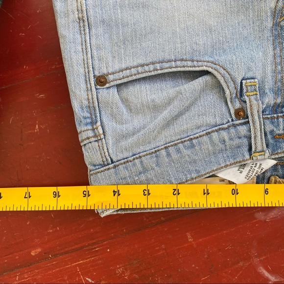 Classic Levi’s Denim Shorts - Picture 4 of 6